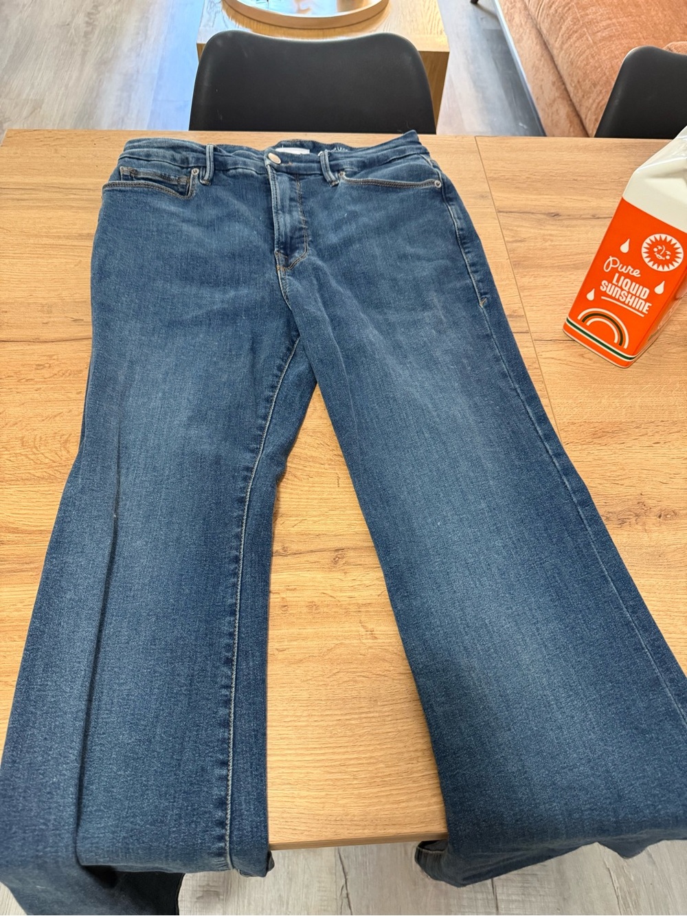 Good American Good Legs Flare Jeans in Medium Blue Wash. never dried in dryer